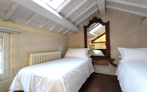 Design Loft, Romantic Retreat, Feltre: Legna, Interior Design, Pavimento, Soffitto, Pavimentazione, Camera Da Letto, Letto, Casa, Latifoglie, Attico