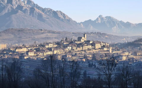Design Loft, Romantic Retreat, Feltre: Geografia Montane, Collina, Montagna, Zona Urbana, Città, Cittadina, Zona Residenziale, Tetto, Paesaggio, Hill Station