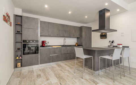 Villetta Cafaggio, Ac, Wifi, Panzano In Chianti: Pavimentazione, Pavimento, Interior Design, Legna, Cucina, Mobilia, Controsoffitto, Soffitto, Cabinetry, Elettrodomestico Da Cucina