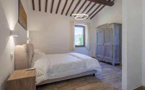 Villetta Cafaggio, Ac, Wifi, Panzano In Chianti: Letto, Camera Da Letto, Interior Design, Mobilia, Parete, Bedding, Lenzuolo, Pavimentazione, Legna, Soffitto
