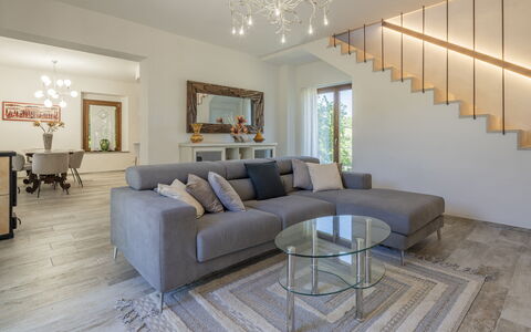 Villetta Cafaggio, Ac, Wifi, Panzano In Chianti: Mobilia, Interior Design, Pavimentazione, Divano, Pavimento, Soggiorno, Legna, Soffitto, Casa, Tavolo