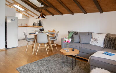 La Siala Apt.70 100.21: Mobilia, Interior Design, Pavimentazione, Legna, Pavimento, Soffitto, Camera, Illuminazione, Soggiorno, Sedia