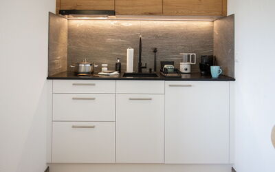 La Siala Apt.64 100.8: Cucina, Controsoffitto, Interior Design, Elettrodomestico Da Cucina, Legna, Cabinetry, Mobilia, Pavimentazione, Illuminazione, Casa
