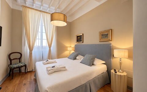 Via Roma 39: Mobilia, Interior Design, Camera Da Letto, Letto, Tessile, Lenzuolo, Bedding, Pavimento, Camera, Biancheria