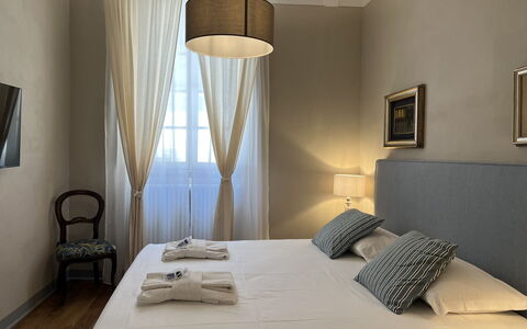 Via Roma 39: Mobilia, Interior Design, Camera Da Letto, Letto, Pavimento, Legna, Pavimentazione, Lenzuolo, Tessile, Bedding