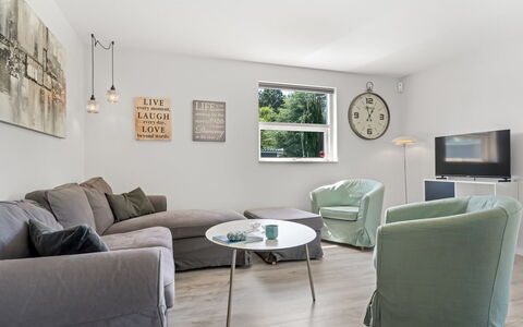 Agneta - 1Km from the Sea: Mobilia, Interior Design, Divano, Pavimentazione, Pavimento, Parete, Soggiorno, Camera, Soffitto, Legna