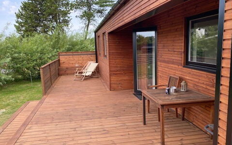 Jerrik - 200M from the Sea: Legna, Casa, Portico, Deck, Latifoglie, Tetto, Color Legno, Pavimento In Legno, Eco Hotel