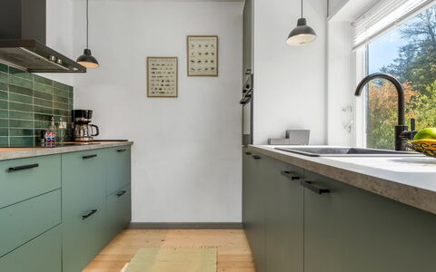 Arben - 900M from the Sea: Cucina, Controsoffitto, Interior Design, Cabinetry, Pavimentazione, Elettrodomestico Da Cucina, Mobilia, Lampada, Apparecchio Major, Pavimento