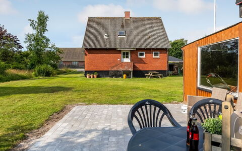 Arben - 900M from the Sea: Legna, Casa, Portico, Deck, Latifoglie, Tetto, Color Legno, Pavimento In Legno, Eco Hotel