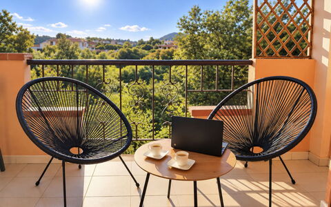 Harmony - Holiday and Workation: Mobilia, Mobili Da Esterno, Sedia, Tavolo Esterno, Color Legno, Balcone, Shade, Latifoglie, Bracciolo, Tavolino Da Caffè