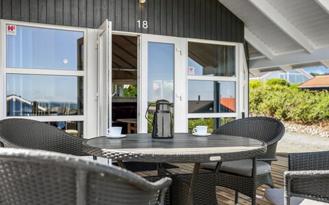 Hoghni - 300M from the Sea: Legna, Casa, Portico, Deck, Latifoglie, Tetto, Color Legno, Pavimento In Legno, Eco Hotel