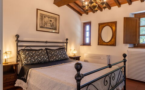 Tenuta i Mandorli, Pool, Wifi, Peccioli: Mobilia, Letto, Camera Da Letto, Pavimentazione, Legna, Interior Design, Pavimento, Bedding, Lenzuolo, Soffitto