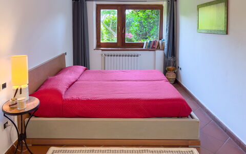 Casa Delle Chicche - Imperia: Mobilia, Letto, Interior Design, Camera Da Letto, Lenzuolo, Camera, Pavimentazione, Bedding, Pavimento, Legna