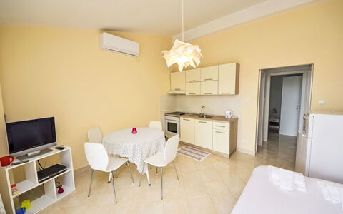 Rogoznica Ražanj 495: Materiale Composito, Portico, Eco Hotel, Shade, Deck, Mobili Da Esterno, Balcone, Terrazza, Vaso Di Fiori, Color Legno