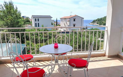 Rogoznica Ražanj 495: Materiale Composito, Portico, Eco Hotel, Shade, Deck, Mobili Da Esterno, Balcone, Terrazza, Vaso Di Fiori, Color Legno