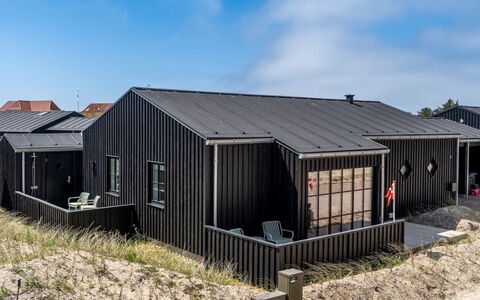 Tessa - 500M from the Sea: Tetto, Casa, Casa, Villetta, Porta, Raccordo, Deck, Portico, Plank, Latifoglie