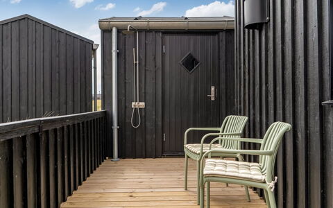 Tessa - 500M from the Sea: Tetto, Casa, Casa, Villetta, Porta, Raccordo, Deck, Portico, Plank, Latifoglie