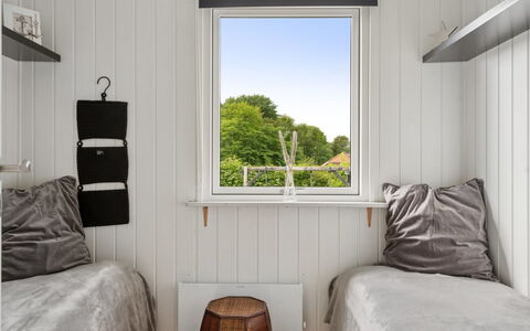 Eweline - 400M from the Sea: Legna, Interior Design, Pavimento, Pavimentazione, Camera Da Letto, Mobilia, Camera, Letto, Soffitto, Bedding