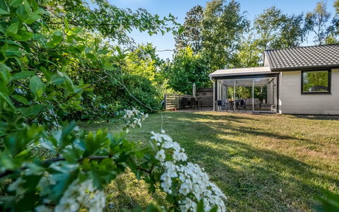Aamunde - 600M from the Sea: Arbusto, Villetta, Casa, Giardino, Groundcover, Agriturismo, Estate, Edifici Giardino, Landscaping