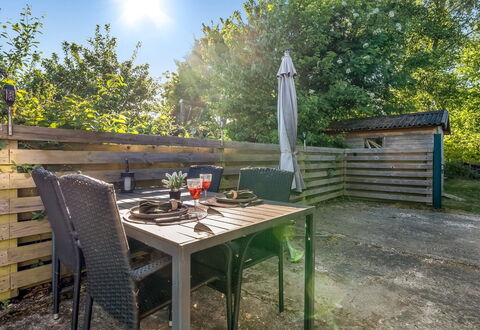 Aamunde - 600M from the Sea: Legna, Mobilia, Mobili Da Esterno, Tavolo Esterno, Sedia, Backyard, Giardino, Shade, Cucina & Sala Da Pranzo Tavolo, Terrazza