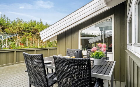 Windelgard - from the Sea: Legna, Pavimentazione, Architettura, Casa, Mobilia, Pavimento, Porta, Sedia, Latifoglie, Portico