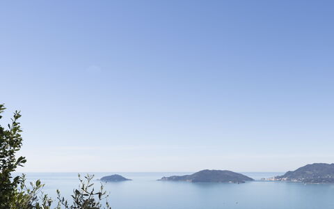 Bonaria Boutique House Ac, Wifi, Cinque Terre: Cielo, Blu, Acqua, Risorse Idriche, Corpo D'Acqua, Orizzonte, Paesaggio Naturale, Costiera E Morfologie Oceanic, Mare, Collina
