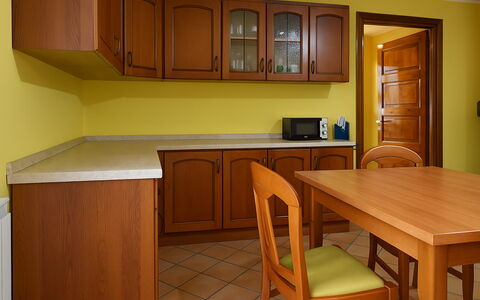 Casa Carletto, Abruzzo: Mobilia, Legna, Pavimentazione, Interior Design, Cabinetry, Pavimento, Cucina, Marrone, Controsoffitto, Credenza
