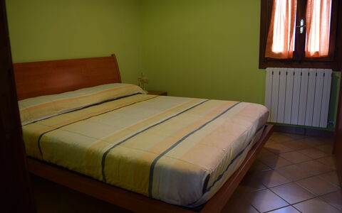 Casa Carletto, Abruzzo: Mobilia, Letto, Camera Da Letto, Legna, Pavimentazione, Lenzuolo, Interior Design, Pavimento, Bedding, Tessile