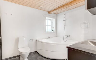 Edzard - 900M from the Sea