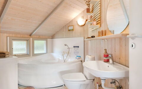 Kuisma - 11Km from the Sea: Interior Design, Idraulico Fixture, Legna, Pavimentazione, Soffitto, Pavimento, Bagno, Camera, Idraulico, Illuminazione