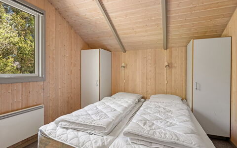 Kuisma - 11Km from the Sea: Legna, Casa, Camera Da Letto, Soffitto, Latifoglie, Color Legno, Letto, Plank, Bedding, Log Cabin