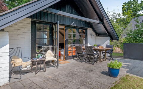 Armgard - 600M from the Sea: Tetto, Casa, Porta, Villetta, Shade, Raccordo, Cortile, Estate, Backyard