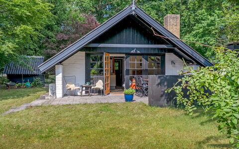 Armgard - 600M from the Sea: Tetto, Casa, Porta, Villetta, Shade, Raccordo, Cortile, Estate, Backyard