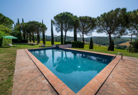 Passignano: Blu, Piscina, Landscaping, Giardino, Giochi D'Acqua, Shade, Backyard, Hacienda, Eco Hotel