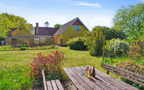Agny - 2.2Km from the Sea: Erba, Casa, Arbusto, Villetta, Casa, Lotto, Area Rurale, Tetto, Giardino