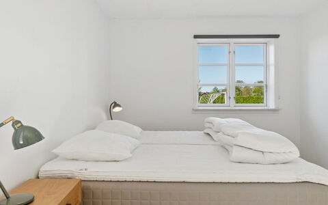 Agny - 2.2Km from the Sea: Legna, Camera Da Letto, Pavimento, Mobilia, Letto, Interior Design, Casa, Biancheria, Bedding, Telaio Del Letto