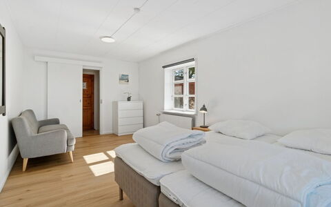 Agny - 2.2Km from the Sea: Mobilia, Interior Design, Pavimento, Legna, Pavimentazione, Letto, Soffitto, Camera Da Letto, Camera, Casa
