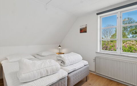 Agny - 2.2Km from the Sea: Legna, Casa, Casa, Camera Da Letto, Letto, Bedding, Telaio Del Letto, Villetta, Finestra A Ghigliottina, Lenzuolo