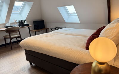 Zen Kitchen & Boutique Hotel 400.6: Mobilia, Interior Design, Pavimento, Legna, Pavimentazione, Camera Da Letto, Letto, Illuminazione, Lenzuolo, Bedding