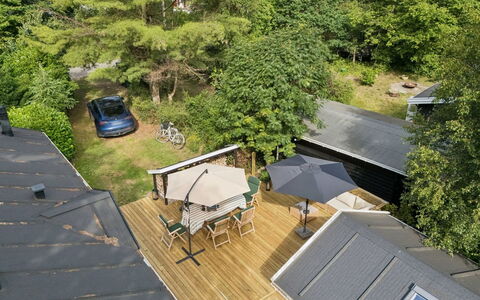 Tekla - from the Sea: Tetto, Casa, Casa, Zona Residenziale, Villetta, Shade, Raccordo, Giardino, Deck, Estate