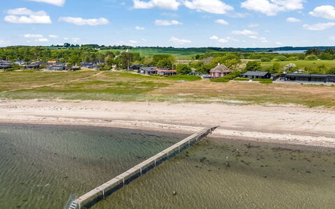 Xaverius - 30M from the Sea: Tetto, Casa, Casa, Villetta, Porta, Raccordo, Deck, Portico, Plank, Latifoglie