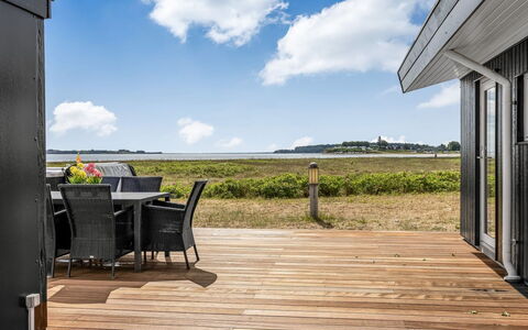 Xaverius - 30M from the Sea: Tetto, Casa, Casa, Villetta, Porta, Raccordo, Deck, Portico, Plank, Latifoglie