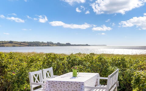 Withger - 20M from the Sea: Casa, Casa, Tetto, Zona Residenziale, Villetta, Estate, Agriturismo, Prato, Landscaping, Raccordo