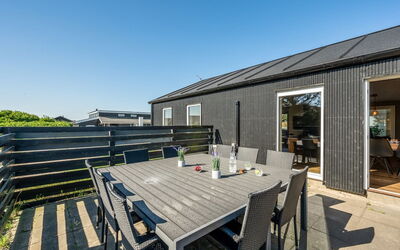 Agnes - 900M from the Sea