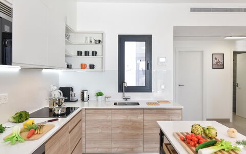 Las Yucas 2: Controsoffitto, Cucina, Mobilia, Elettrodomestico Da Cucina, Cabinetry, Interior Design, Legna, Apparecchio Major, Pavimentazione, Elettrodomestico
