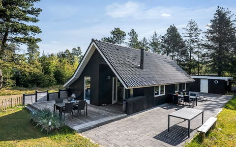 Ottil - 1.5Km from the Sea: Tetto, Casa, Casa, Villetta, Porta, Raccordo, Deck, Portico, Plank, Latifoglie