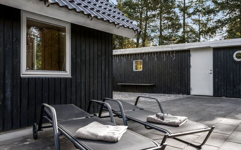Ottil - 1.5Km from the Sea: Tetto, Casa, Casa, Villetta, Porta, Raccordo, Deck, Portico, Plank, Latifoglie