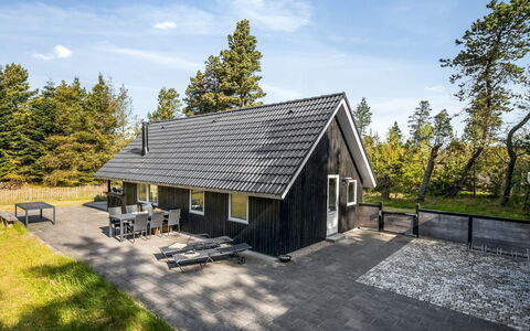 Ottil - 1.5Km from the Sea: Tetto, Casa, Casa, Villetta, Porta, Raccordo, Deck, Portico, Plank, Latifoglie