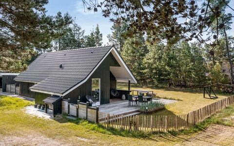 Ottil - 1.5Km from the Sea: Tetto, Casa, Casa, Villetta, Porta, Raccordo, Deck, Portico, Plank, Latifoglie