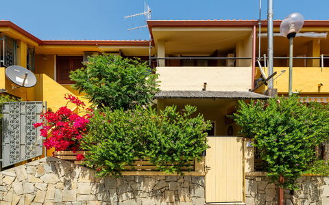 Casa Darc: Mobili Da Esterno, Casa, Mobilia, Porta, Tavolo Esterno, Sedia, Cucina & Sala Da Pranzo Tavolo, Shade, Balcone, Portico